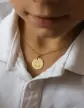 M&eacute;daille Ronde Or Empreintes Mains Personnalisable