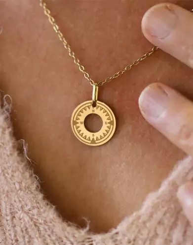 M&eacute;daille Rond Ajour&eacute; M D&eacute;cor Boussole