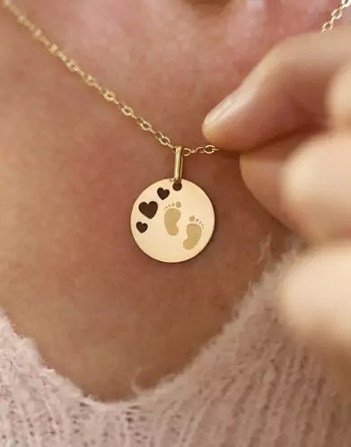 M&eacute;daille Ronde M Ajour&eacute;e Coeurs Empreintes Pieds