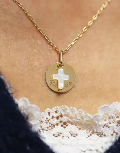 M&eacute;daille Ronde &agrave; Graver en Or Nacre Croix