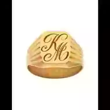 Chevali&egrave;re Homme Or Tonneau Monogramme Godrons creus&eacute;s image cachée