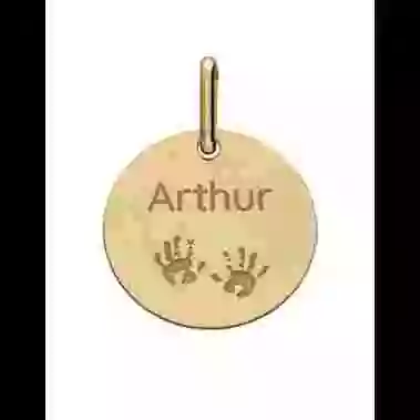 M&eacute;daille Ronde Or Empreintes Mains Personnalisable image cachée
